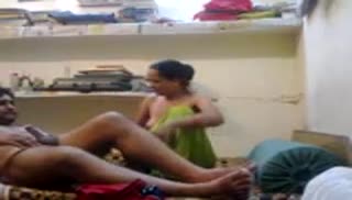 Арабская пара снимает скромную порнуху Screen №7