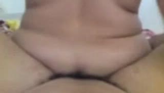 Пухлая самка снимает трах крупным планом Screen №5