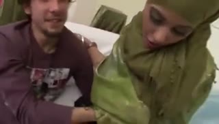 uz xxx Развел арабскую подружку на отсос и секис