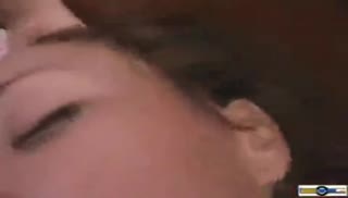 Худышка бодро извивается от большого пениса Screen №8