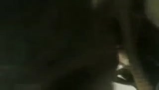 Деваха робко берет в ротик перед камерой Screen №1