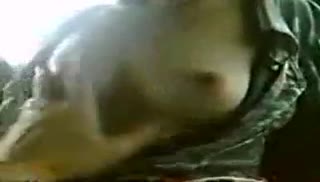 Чеченка дает себя облапать перед камерой Screen №8