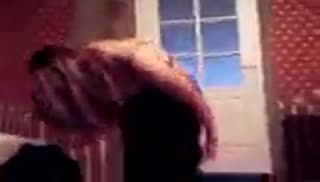 Дал телке за щеку перед камерой мобилы Screen №4