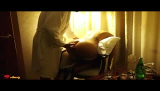 Муж вышел из ванной, а жена уже приняла позу Screen №7