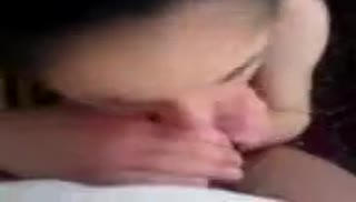 Кавказская деваха хвастает попкой в эротичных трусиках Screen №6