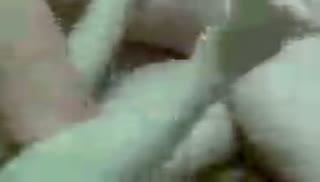 Мужик классно жарит деваху на кровати Screen №3