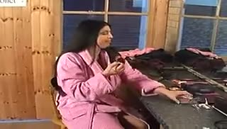 Пышная милфа показала огромные дойки Screen №1