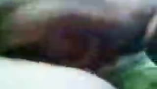 Брюнеточка снимает с кавказцем домашку Screen №3