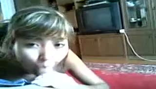 Казашка делает любительский минет от первого лица Screen №4