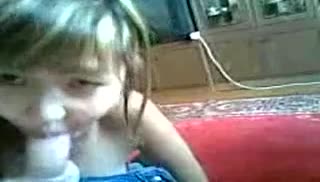 Казашка делает любительский минет от первого лица Screen №5