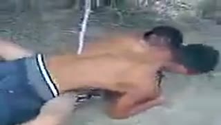 Бухая пара не стесняется шпилится на пляже Screen №4