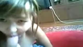 Киргизская девушка старательно сосет от первого лица Screen №5