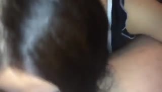 Брюнетка жадно делает минет от первого лица Screen №7