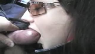 Киргизка робко взяла пенис в ротик Screen №3