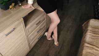 uz xxx Молодая риелтор согласилась протестировать кровать