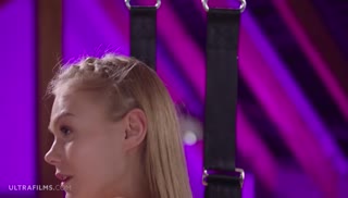 Молодая русская блондинка показывает романтичную порнуху Screen №6