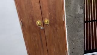 Молодая сводная сестра приехала погостить Screen №1