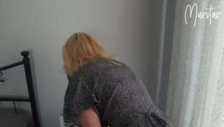 Белокурая девица согласилась поснимать секс на телефон Screen №1