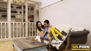 Пьяная сводная сестра напрашивается на пенис брата Screen №4