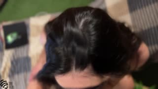 Мамка с большими сиськами классно проводит время с другом Screen №8