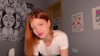 Рыженькая сучка сама приглашает любовника в гости Screen №3