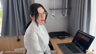 С виду скромная девочка очень любит трахаться Screen №1