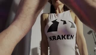 Отвлек сводную сестру от компа и дал ей за щеку Screen №4