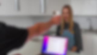 Молодая русская девушка умело справляется с членом Screen №1