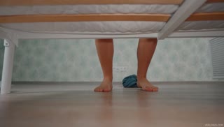 Рыжая сводная сестра снимает с братом порнуху Screen №1