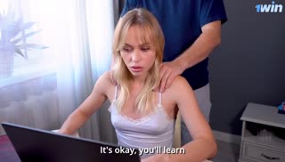 Русская блондинка стонет от большого пениса Screen №1