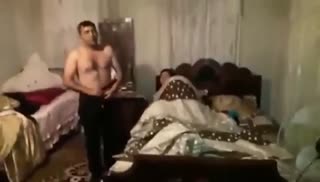 Семейная пара решила чпокнуться перед сном Screen №5