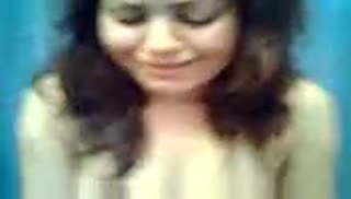 Девушка дала себя полапать перед камерой Screen №8