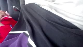 Скромная бабенка аккуратно сделала минетик Screen №8