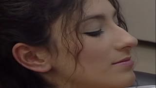 Похотливый доктор соблазнил свою пациентку на приеме Screen №1